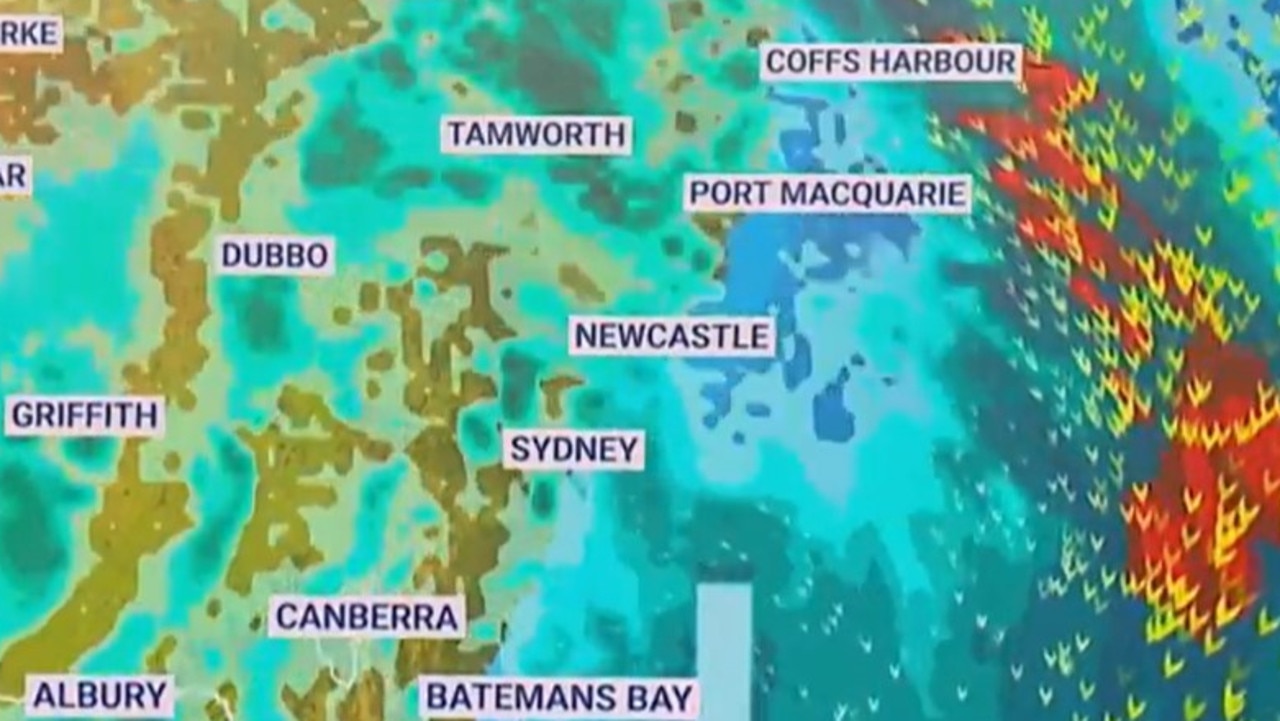 Southeast rain band causes flood warnings in Victoria and NSW