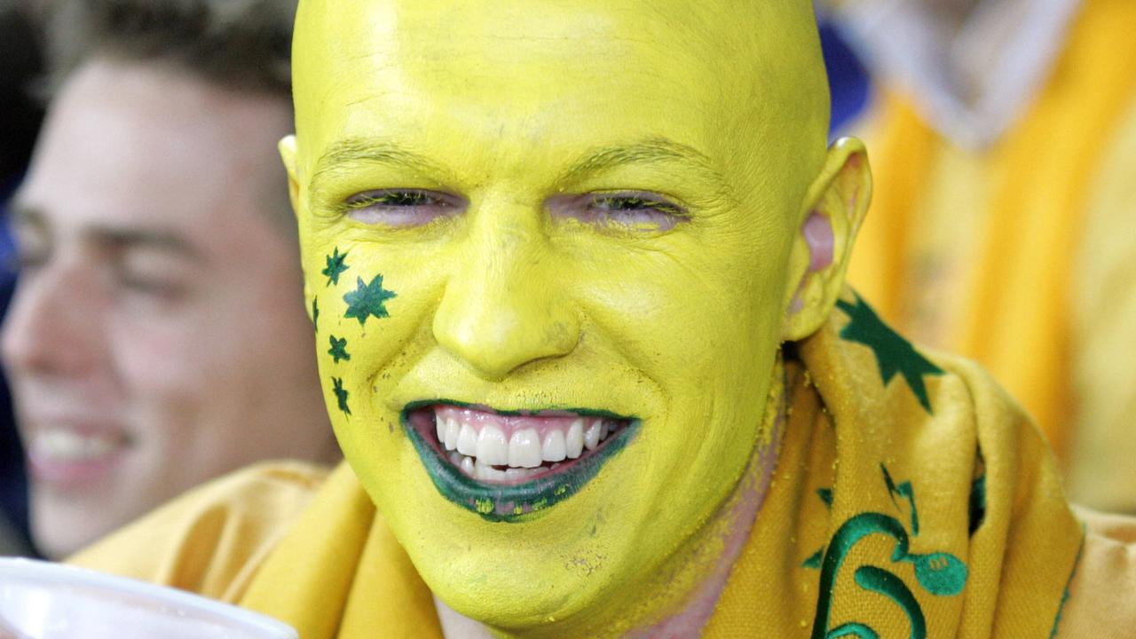 Sport - Aust Wallabies VS England at Suncorp Stadium Rugby Union - Matt Williams ejoys a beer. picSteve/Pohlner Jun 2004 headshot face head paint sport action fans supporters