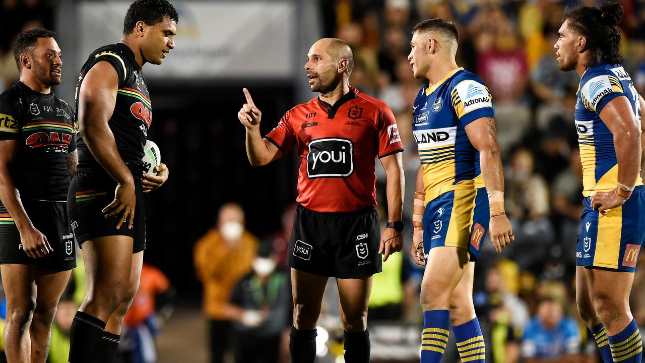 MACKAY, AUSTRALIA - SEPTEMBER 18: Referee Ashley Klein speaks to Tevita Pangai Junior of the Panthers as Will Smith and Isaiah Papali'i of the Eels watch on during the NRL semi-final match between the Penrith Panthers and the Parramatta Eels at BB Print Stadium on September 18, 2021 in Mackay, Australia. (Photo by Matt Roberts/Getty Images)