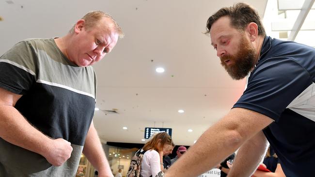 Mark Roberts of Kirra talks to Rob Mitchell from Transport main roads. Picture John Gass.