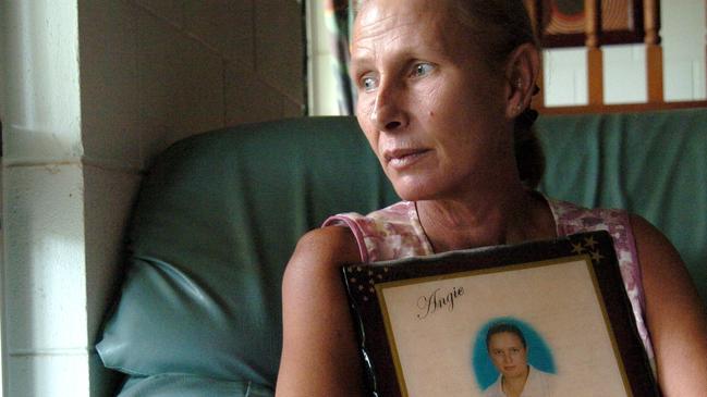 Jackie Shadforth holding a photo of her daughter Angela Mealing who was murdered in 2000, Ms Shadforth passed away in 2008. Picture: Pasco Rogato