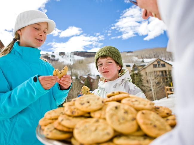 Free cookies are handed out everyday at 3pm still warm from the oven.