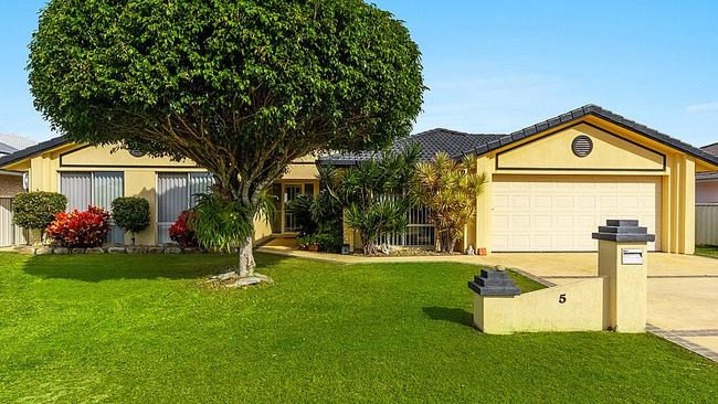 5 Nabilla Court Yamba – sold for $1.395m