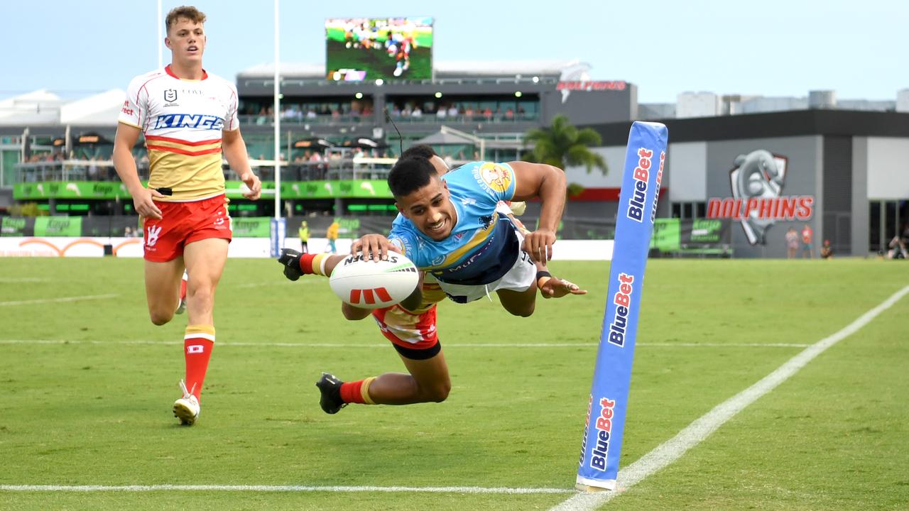 Alofiana Khan-Pereira scores one of four tries.