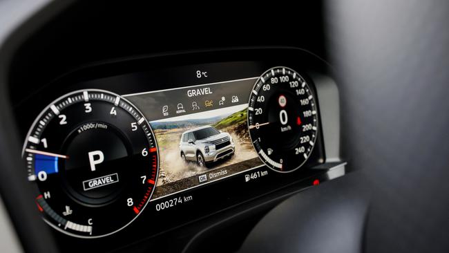 Digital instruments for the driver are standard in the Mitsubishi Outlander Exceed.