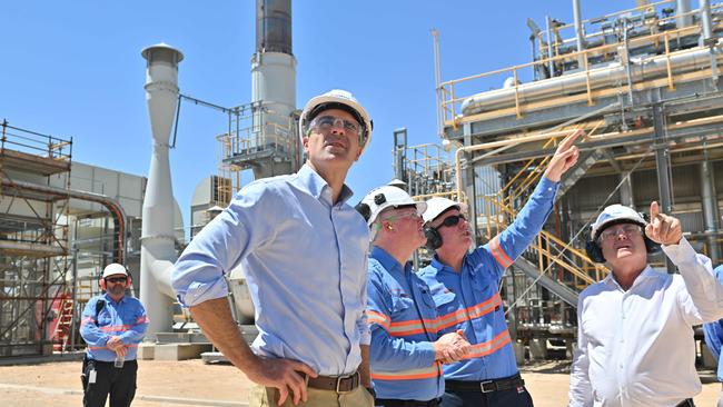 Premier Peter Malinauskas with Santos CEO Kevin Gallagher, Beach CEO Brett Woods and Don Farrell at the new Moomba carbon capture and storage plant. Picture: Brenton Edwards