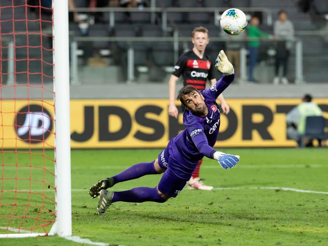 SYDNEY, AUSTRALIA - NOVEMBER 22: Western Sydney Wanderers goalkeeper Daniel Lopar (1) dives but is unable to stop Melbourne City forward Jamie Maclaren (9) from scoring the winning goal during the round 7 A-League soccer match between Western Sydney Wanderers FC and Melbourne City FC on November 22, 2019 at Bankwest Stadium in Sydney, Australia. (Photo by Speed Media/Icon Sportswire via Getty Images)