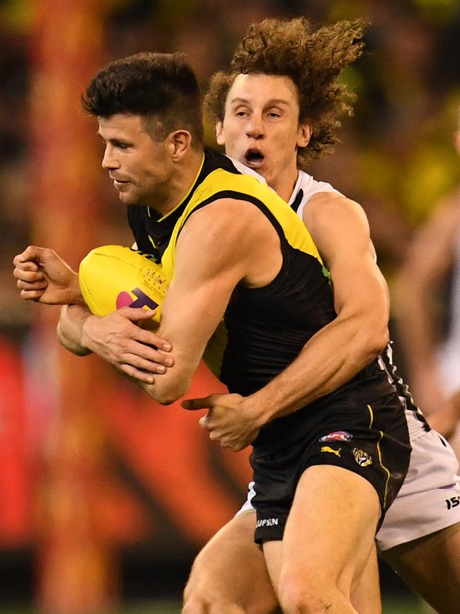 Chris Mayne wraps up Trent Cotchin.