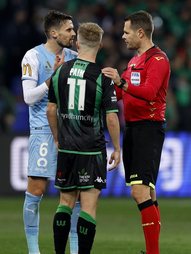 The referee cautions Pain and Jenkinson after their clash.