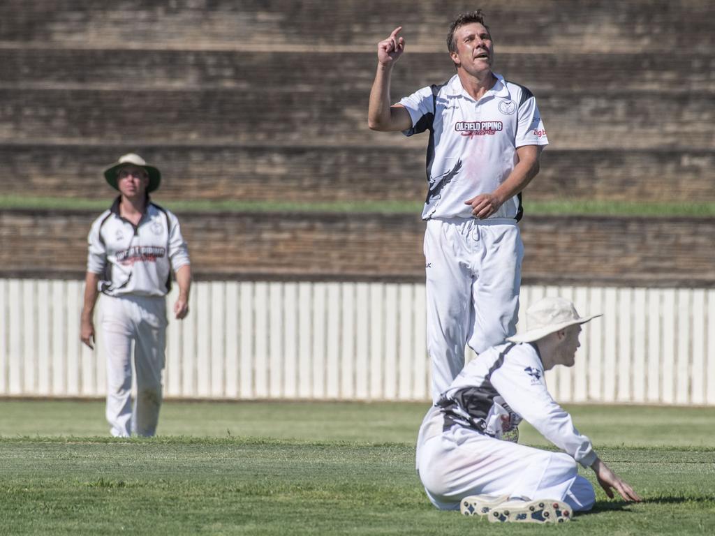 Liam White takes a catch from the bowling of Cameron Moodie.