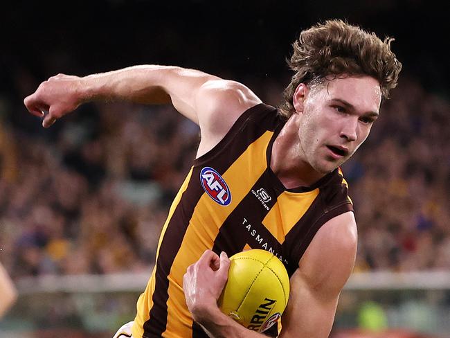 MELBOURNE, SEPTEMBER 6, 2024: 2024 AFL Football - Elimination Final - Western Bulldogs v Hawthorn at the MCG. Jack Scrimshaw of the Hawks in action.  Picture: Mark Stewart