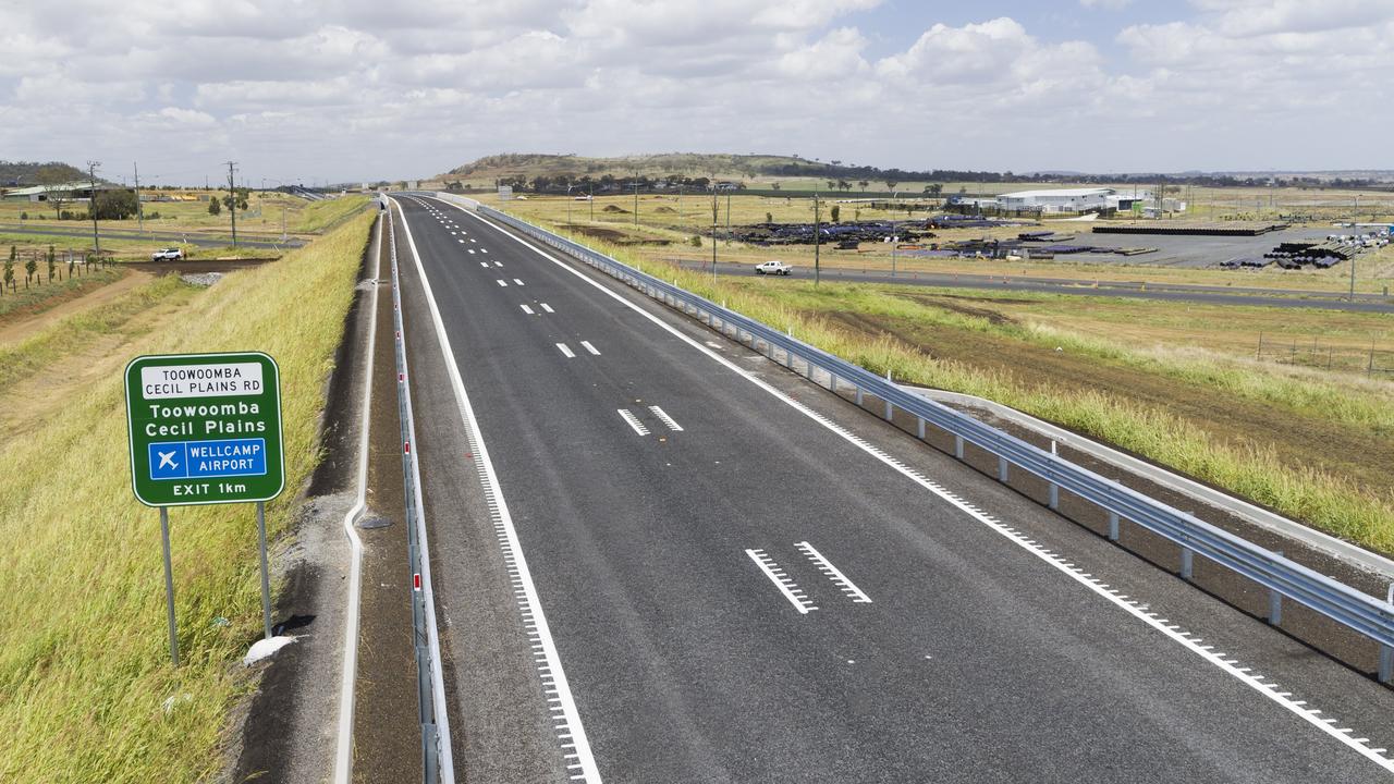 Road sign shows Toowoomba-Cecil Plains Rd and Wellcamp Airport exit on the Toowoomba Second Range Crossing.