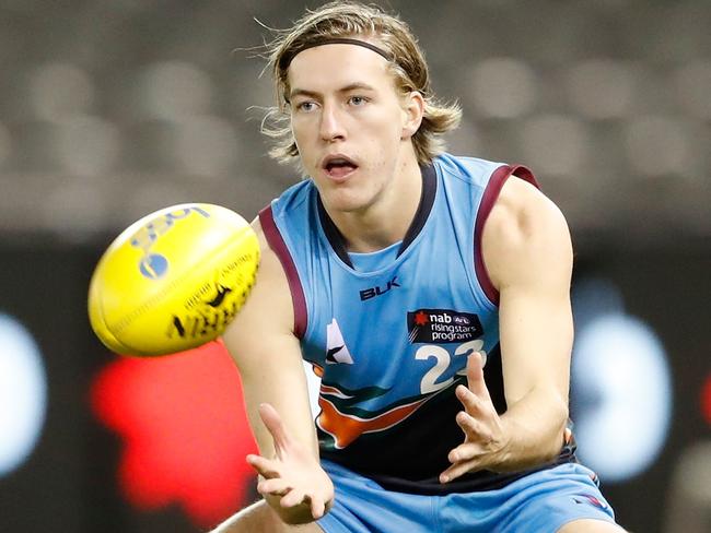 2016 AFL DRAFT. MELBOURNE, AUSTRALIA - JUNE 24: Will Setterfield of the Allies marks the ball during the Under 18 Championship match between the Allies and Vic Metro at Etihad Stadium on June 24, 2016 in Melbourne, Australia. (Photo by Adam Trafford/AFL Media)