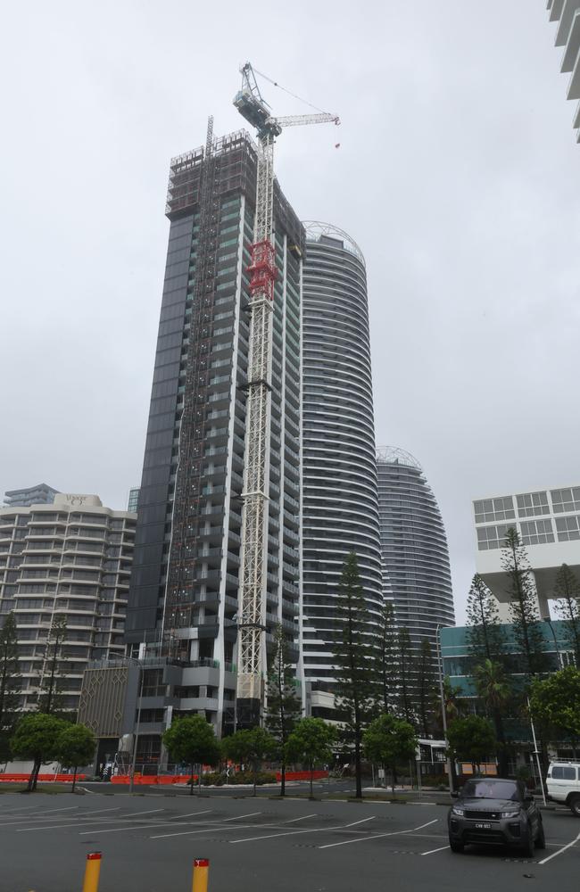 A pipe swaying in the wind off a Broadbeach construction site caused Old Burleigh Rd to be closed. Picture Glenn Hampson