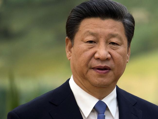 Chinese President Xi Jinping waits before meeting US National Security Advisor Susan Rice at the Great Hall of the People in Beijing, on August 28, 2015. AFP PHOTO / FRED DUFOUR