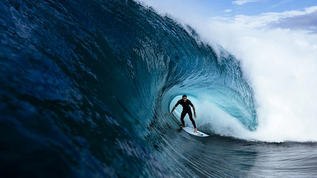 Top 20 Finalists 2016 Nikon Surf Photo of the Year: Mikey Wright teetering on as little rail as possible in an East Coast slab. Photo: Luke Shadbolt