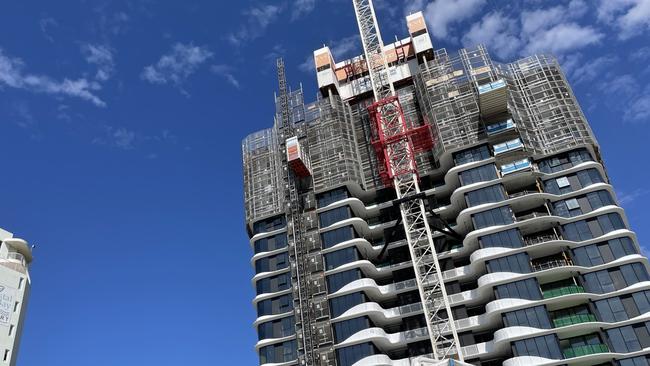 The site of Homecorp's Eve Residences, under construction by Hutchinson at Labrador on the Gold Coast. Photo: Kathleen Skene