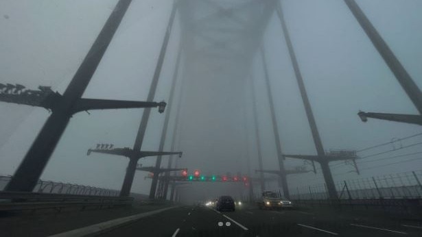 The Sydney Harbour Bridge covered in a tick fog. Picture: Instagram/klr_redv6