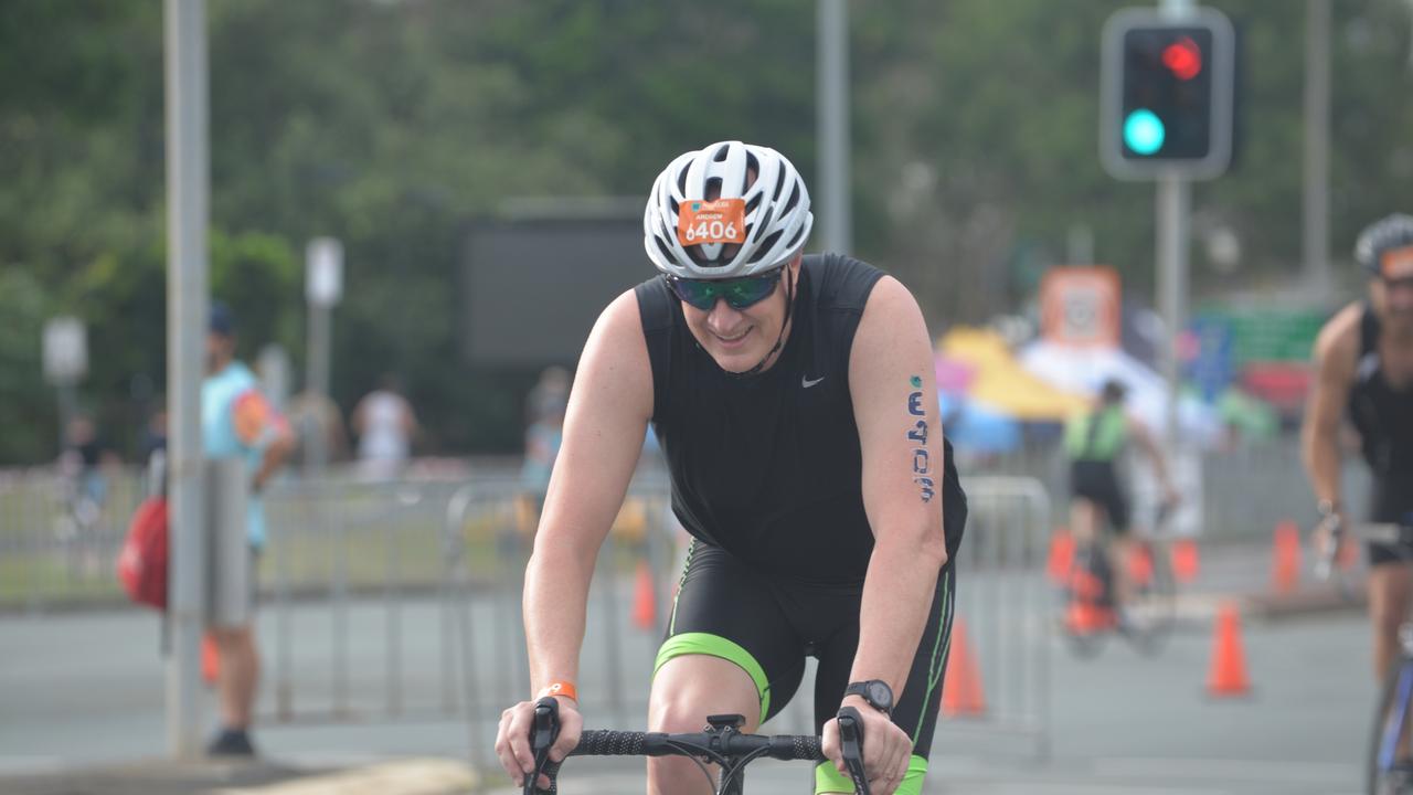 Andrew McMurtie in action at the sprint event at the 2023 Mooloolaba Triathlon.