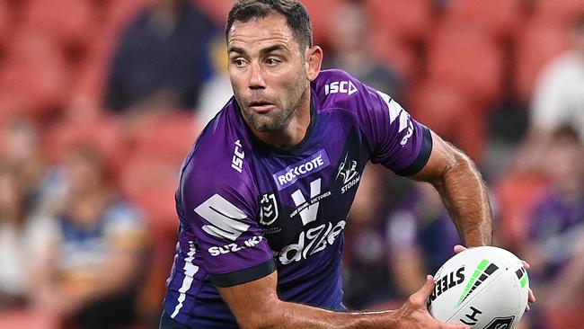 Cameron Smith offloads a pass during Saturday’s win over Parramatta.