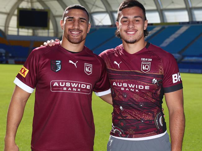 GOLD COAST, AUSTRALIA - JUNE 06: Boxer Justis Huni poses with Tino Fa'asuamaleaui during a Queensland Maroons State of Origin training session at Cbus Super Stadium on June 06, 2021 in Gold Coast, Australia. (Photo by Chris Hyde/Getty Images)