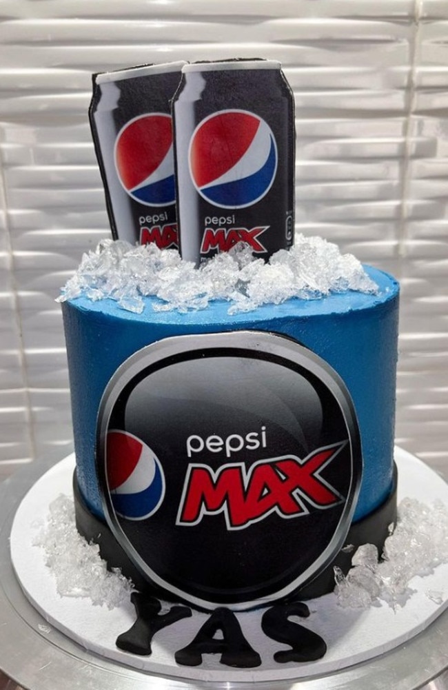 Allison De Keranflec’h created this amazing Pepsi Cake.