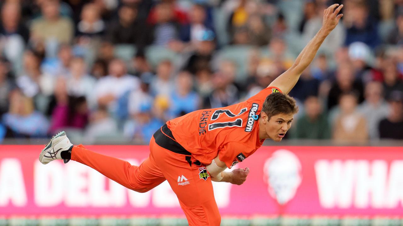 Aaron Hardie lets rip for the Scorchers in BBL10.