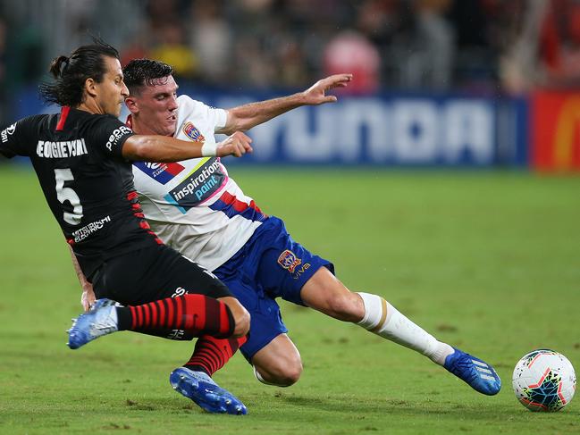 SYDNEY, AUSTRALIA - FEBRUARY 15: Daniel Georgievski of the Wanderers is challenged by Matthew Millar of the Jets during the round 19 A-League match between the Western Sydney Wanderers and the Newcastle Jets at Bankwest Stadium on February 15, 2020 in Sydney, Australia. (Photo by Jason McCawley/Getty Images)
