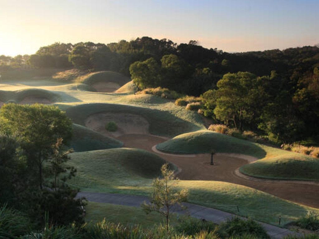 Change up the putting green on your dad’s next golfing trip. Picture: Redbubble.