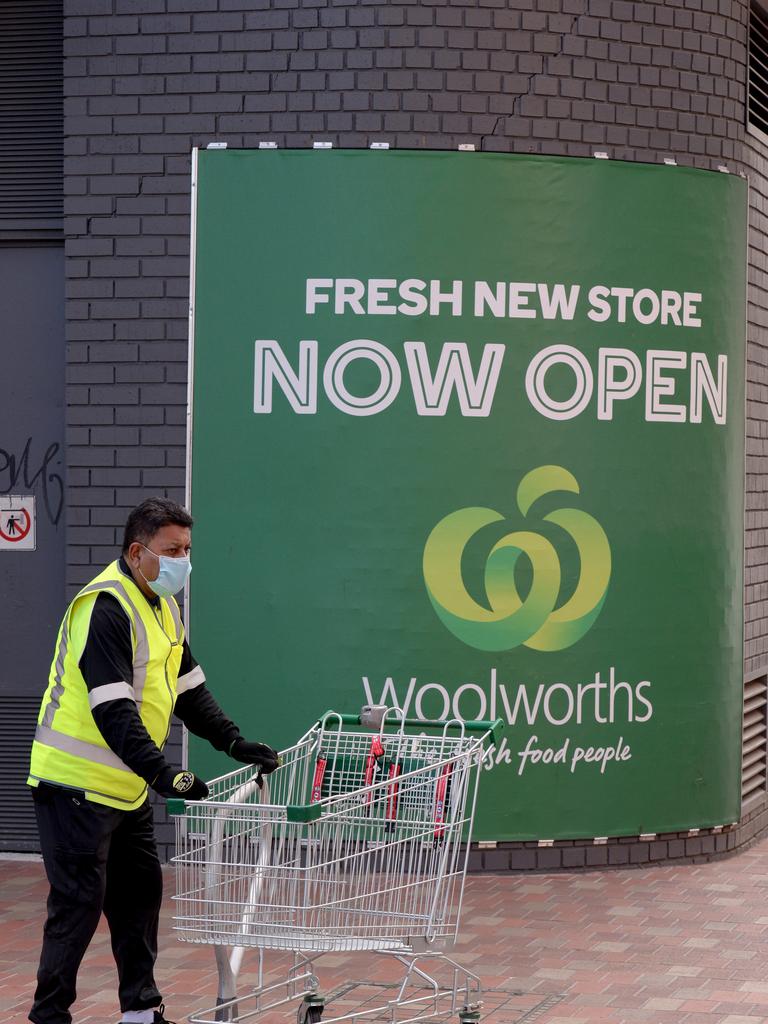 Woolworths Group employees will be provided face masks for as long as necessary. Picture: NCA NewsWire / Andrew Henshaw