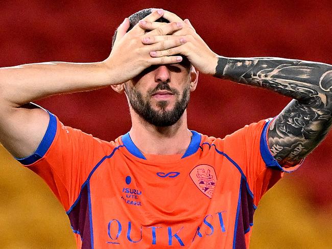 BRISBANE, AUSTRALIA - JANUARY 07: Adam Zimarino of the Roar looks dejected after his team loses the round 11 A-League Men match between Brisbane Roar and Newcastle Jets at Suncorp Stadium, on January 07, 2025, in Brisbane, Australia. (Photo by Bradley Kanaris/Getty Images)