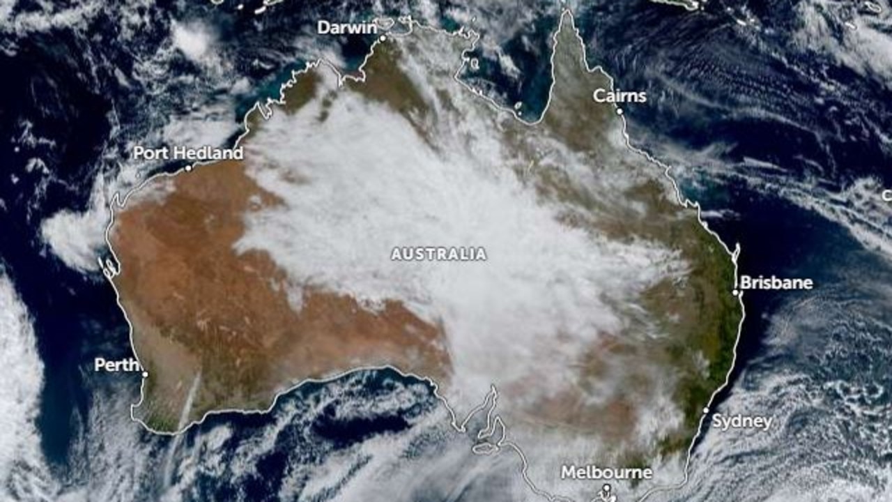 A 3000km rain band is sweeping across Australia. Picture: Earth Zoom