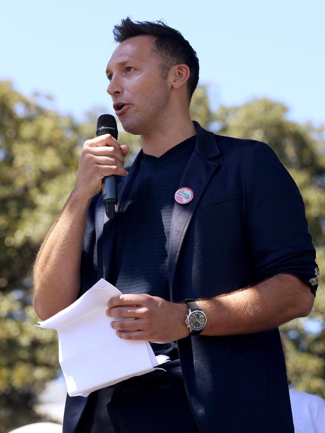 Ian Thorpe addresses the crowd. Picture: Toby Zerna