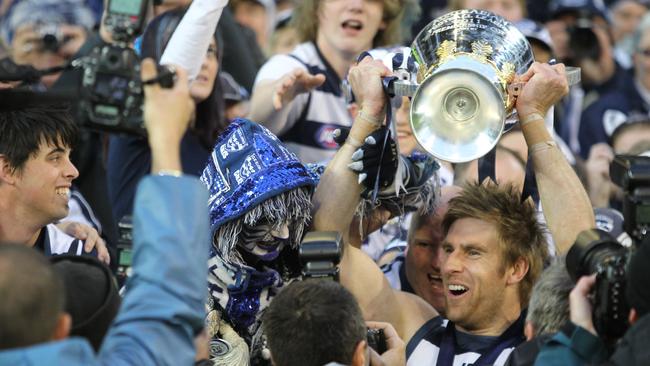 Lonergan won a premiership with Geelong in 2011.