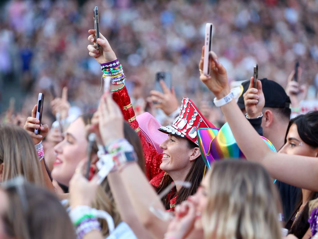 Fans in Melbourne watch on as Taylor Swift performs to her largest crowd ever.