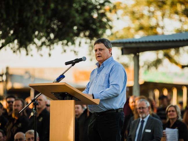 MEU general secretary Grahame Kelly Grahame Kelly addresses the 1200-strong crowd at the Moranbah Miners' Memorial.