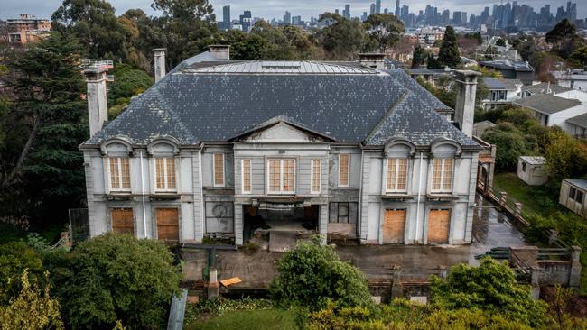 A Toorak ‘ghost mansion’ notched the top sale for the year after crypto king Ed Craven paid $80m for it. Picture: Jake Nowakowski