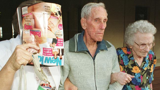 OCTOBER 27, 1999: Arthur Stanley Brown with step-daughter Pamela Miller (L) &amp; his wife Charlotte outside Townsville Supreme Court 27/10/99. Photo: David Sproule.