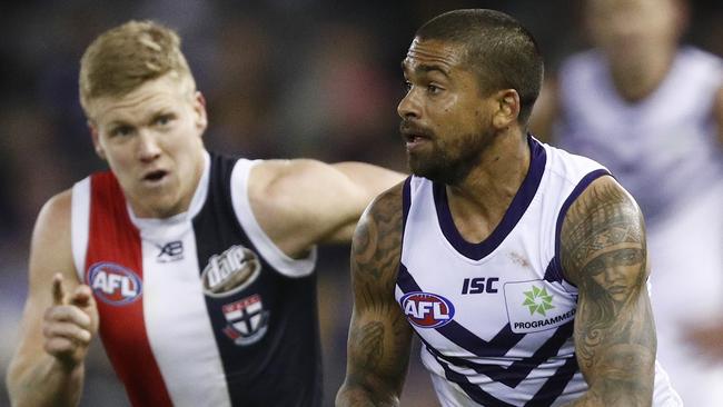 Bradley Hill of the Dockers runs with the ball during the Round 21 AFL match between the St Kilda Saints and the Fremantle Dockers at Marvel Stadium in Melbourne, Sunday, August 11, 2019. (AAP Image/Daniel Pockett) NO ARCHIVING, EDITORIAL USE ONLY