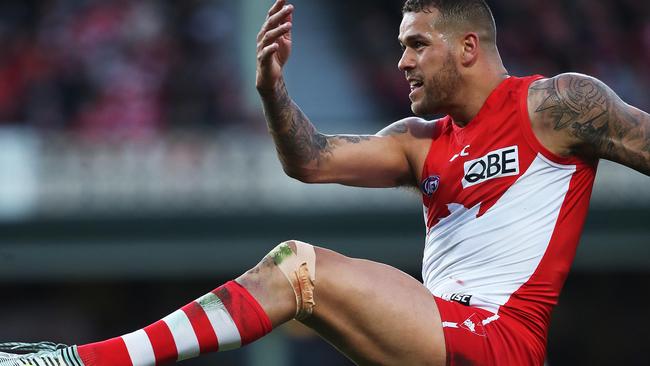 Lance Franklin was able to overcome a corkie to go on a second-quarter rampage against Essendon at the SCG on Saturday night. Picture: Phil Hillyard