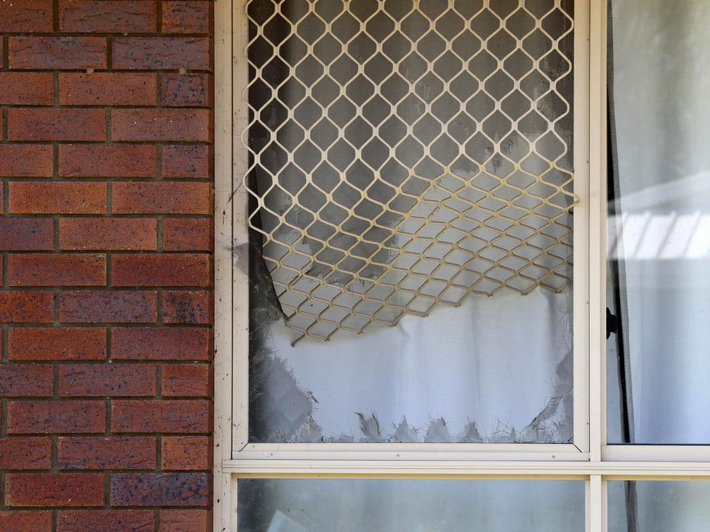 Police pictured at Bix Court, Crestmead were the man was shot by police. Picture: David Clark