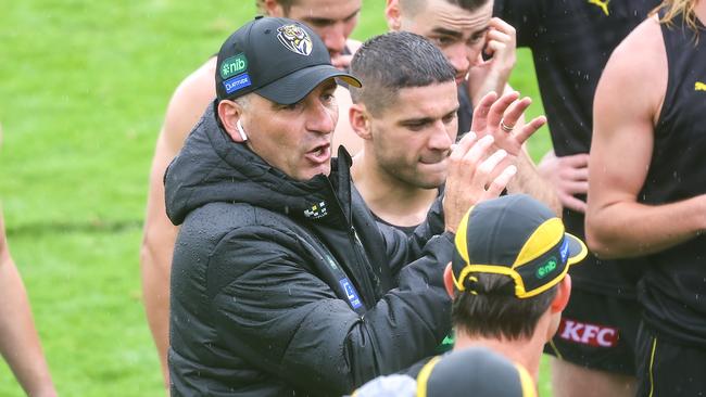 Richmond FC training at Punt Rd oval. New coach for the 2024 season Adem Yze instructs the players. Picture: Ian Currie