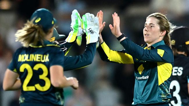 MACKAY, AUSTRALIA - SEPTEMBER 22: Georgia Wareham of Australia celebrates dismissing Georgia Plimmer of New Zealand during game two of the Women's T20 International Series between Australia and New Zealand at Great Barrier Reef Arena on September 22, 2024 in Mackay, Australia. (Photo by Albert Perez/Getty Images)