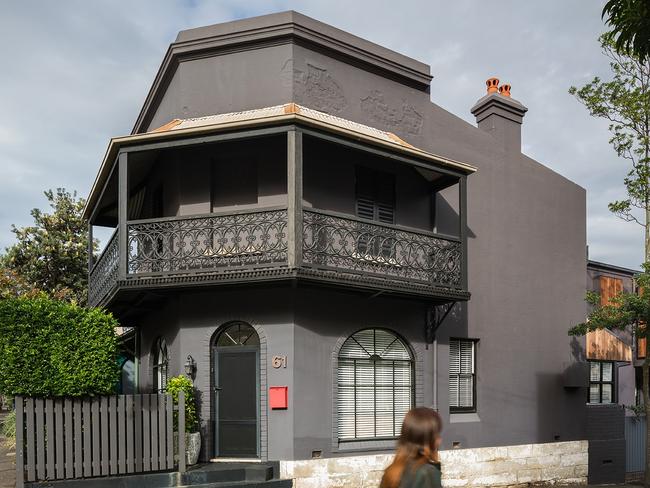 The Balcony, Newtown Bastian Architecture Photographer: Katherine Lu