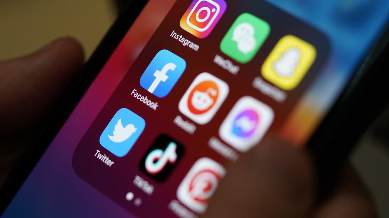Global outage hits Apple customers