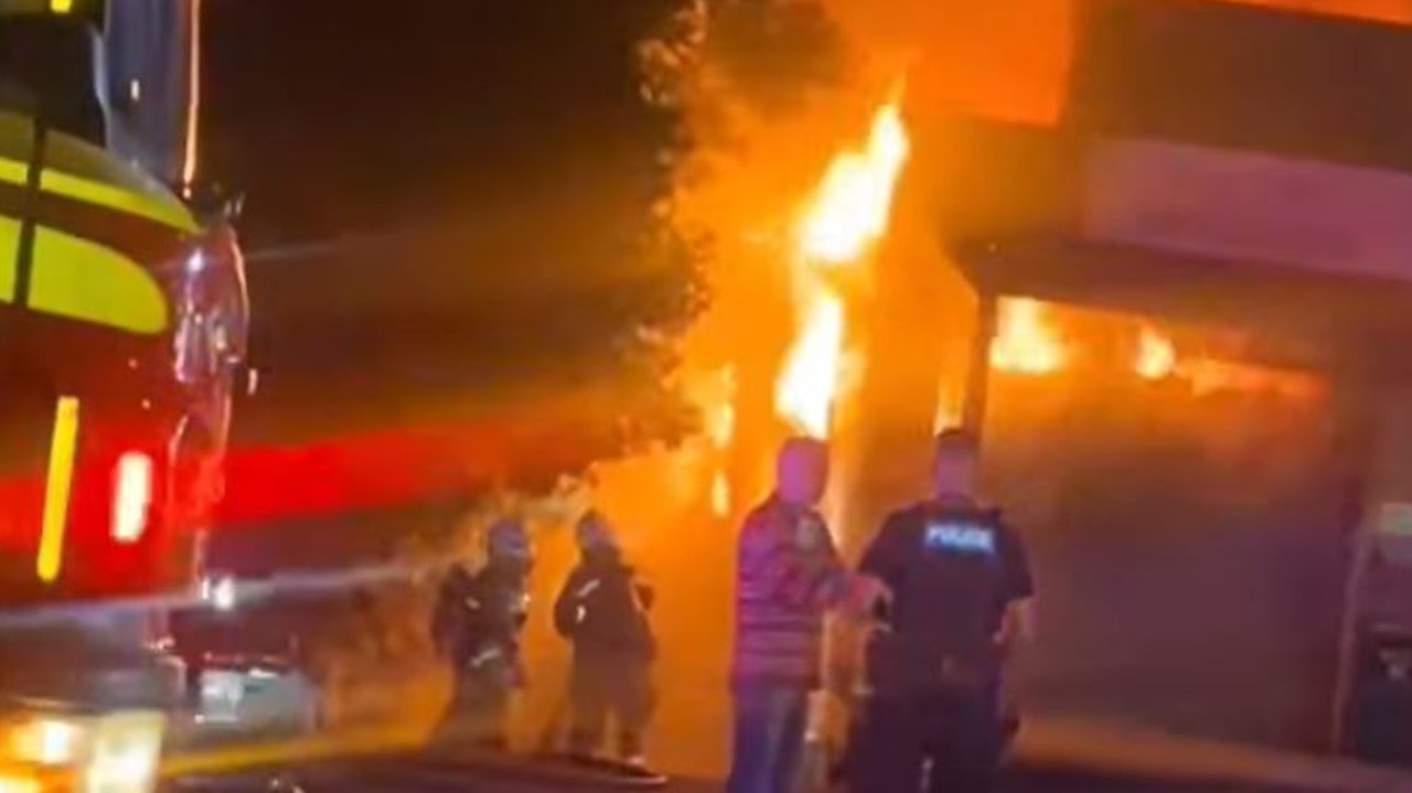 30 evacuated as blaze rips through bayside building