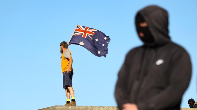 Protestors take over the Shrine of Remembrance to protest anti-vaccination and lockdowns in Melbourne. Picture : NCA NewsWire / Ian Currie