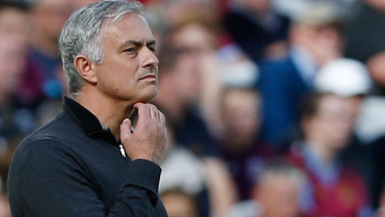 TOPSHOT - Manchester United's Portuguese manager Jose Mourinho gestures on the touchline during the English Premier League football match between West Ham United and Manchester United at The London Stadium, in east London on September 29, 2018. (Photo by Ian KINGTON / AFP) / RESTRICTED TO EDITORIAL USE. No use with unauthorized audio, video, data, fixture lists, club/league logos or 'live' services. Online in-match use limited to 120 images. An additional 40 images may be used in extra time. No video emulation. Social media in-match use limited to 120 images. An additional 40 images may be used in extra time. No use in betting publications, games or single club/league/player publications. /