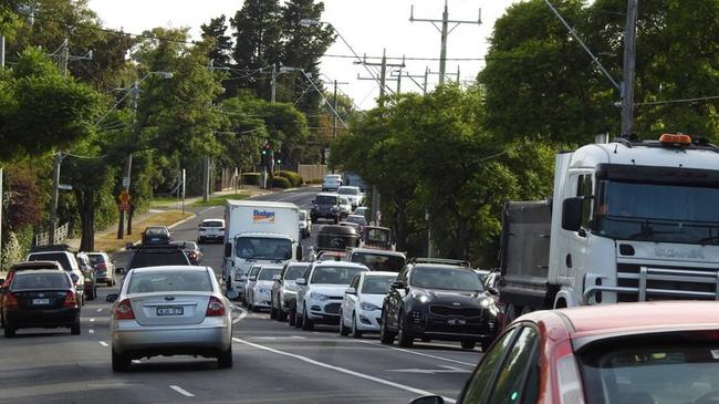 A traffic jam along Rosanna Rd.