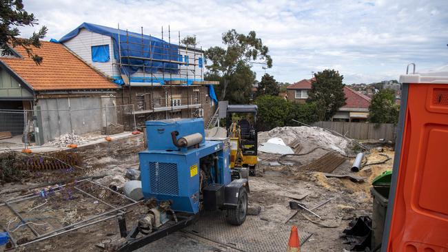 New dwelling approvals sank to 13,144 in September, fresh ABS data showed on Wednesday. Picture: NCA NewsWire / Simon Bullard.